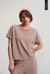 Bluza z krótkimi rękawami beżowa. Brązowe bluzy bez kaptura damskie MOODO, l, z elastanu. Za 89.99 zł.