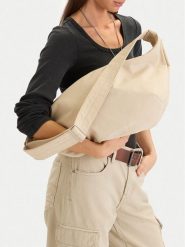 Guess Jeans Torebka CWBEO-GUESS-M-002-09 Beżowy. Brązowe torebki klasyczne damskie Guess Jeans, z aplikacjami, z jeansu, bez dodatków. Za 199.99 zł.