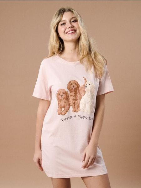 Bawełniana koszula nocna z nadrukiem - różowy. Czerwone koszule nocne damskie Sinsay, bez wzorów, z bawełny. Za 29.99 zł.