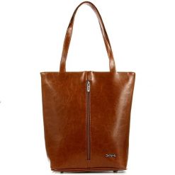 Torebka skórzana DAN-A T304 camel. Brązowe torebki klasyczne damskie DAN-A, bez wzorów, ze skóry, bez dodatków. Za 349.99 zł.