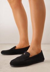 Czarne Mokasyny VICES ze Skórzaną Wkładką i Metalową Ozdobą Aquilin. Czarne mokasyny damskie Born2be, z materiału. Za 89.99 zł.
