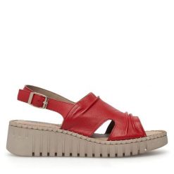 Sandały Lasocki. Czerwone sandały damskie Lasocki, bez wzorów, bez obcasa, na koturnie. Za 149.99 zł.