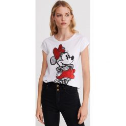 T-shirt Minnie - Biały. Białe t-shirty damskie Reserved, l, bez wzorów, bez kołnierzyka. Za 39.99 zł.