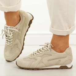 Beżowe skórzane półbuty damskie Vinceza 86426. Brązowe półbuty damskie VINCEZA, bez wzorów, z jeansu, eleganckie, z okrągłym noskiem, bez obcasa, na płaskiej podeszwie. Za 249.00 zł.