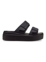 Crocs Klapki "Brooklyn Buckle" w kolorze czarnym na koturnie rozmiar: 39/40. Czarne klapki damskie Crocs, bez wzorów, bez obcasa, na koturnie. Za 182.45 zł.