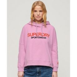 Luźna bluza z kapturem z logo odzieży sportowej. Niebieskia bluzy sportowe damskie Superdry., z bawełny. Za 173.00 zł.
