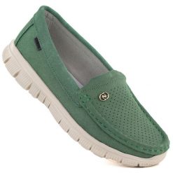 Skórzane półbuty damskie komfortowe zielone Jezzi 7075. Zielone półbuty damskie Jezzi, bez wzorów, ze skóry, bez obcasa. Za 129.99 zł.