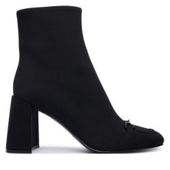 Botki LOVE MOSCHINO. Czarne botki damskie Love Moschino, bez obcasa, na słupku, bez zapięcia. Za 1,409.00 zł.