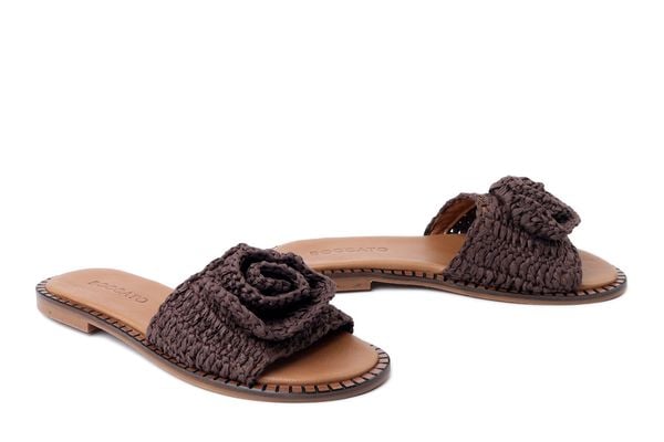 BOCCATO 0633-11 brown textile, klapki damskie. Brązowe klapki damskie Boccato, bez wzorów, bez obcasa, na obcasie. Za 250.67 zł.