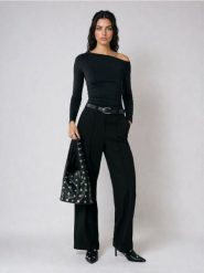 Spodnie wide leg z przeszyciami z domieszką wiskozy - czarny. Czarne spodnie materiałowe damskie Sinsay, bez wzorów, z wiskozy. Za 49.99 zł.