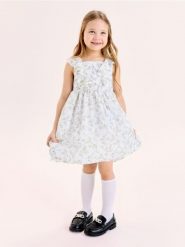 Szyfonowa sukienka w kwiaty z falbanami - biały. Białe sukienki dziewczęce Sinsay, bez wzorów, z szyfonu, bez ramiączek. Za 35.99 zł.