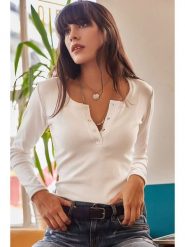 Happiness Istanbul Koszulka w kolorze białym rozmiar: XL. Białe bluzki damskie Happiness Istanbul, xl, bez wzorów, bez kołnierzyka. Za 60.99 zł.