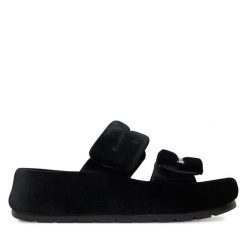 Klapki Juicy Couture. Czarne klapki damskie Juicy Couture, bez wzorów, bez obcasa. Za 249.99 zł.