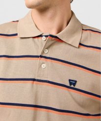 MESKA KOSZULKA WRANGLER STRIPE POLO SHIRT KHAKI 112362831. Brązowe koszulki polo męskie Wrangler, xl, bez wzorów, bez ramiączek. Za 109.99 zł.
