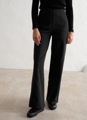 Damskie spodnie luźne, wysoki stan, kieszenie na zamek, ciepłe, pintuck czarne. Czarne spodnie materiałowe damskie Aim'n, bez wzorów, z elastanu, eleganckie, z podwyższonym stanem, moda ciążowa. Za 394.00 zł.
