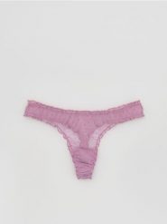 Siateczkowe majtki typu stringi - fioletowy. Fioletowe stringi damskie Reserved, l, bez wzorów. Za 19.99 zł.