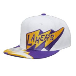 Czapka typu snapback Mitchell & Ness Fast Times Los Angeles Lakers. Białe czapki męskie Mitchell & Ness, bez wzorów, eleganckie. Za 221.50 zł.