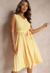 Żółta Sukienka Midi z Plisowanej Tkaniny z Materiałowym Paskiem Eudoxia. Żółte sukienki damskie Renee, na komunię, m, bez wzorów, z materiału, eleganckie, bez kołnierzyka, bez ramiączek, midi, rozkloszowane. W wyprzedaży za 59.49 zł.