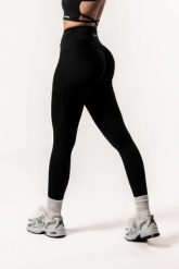 Damskie legginsy Luxe z wysokim stanem i kieszeniami – czarny. Czarne legginsy sportowe damskie AESTHETIC WOLF, l, bez wzorów, z elastanu, z podwyższonym stanem, na fitness i siłownię. Za 149.99 zł.