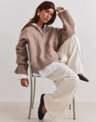 Damska bluza oversize ze splotem warkoczowym Half Zip orzechowa. Brązowe bluzy z kapturem damskie Aim'n, l, z dzianiny. Za 526.00 zł.