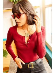 Olalook Bluzka w kolorze czerwonym rozmiar: S. Czerwone bluzki damskie Olalook, s, bez wzorów, z bawełny, bez kołnierzyka, bez ramiączek. Za 52.95 zł.