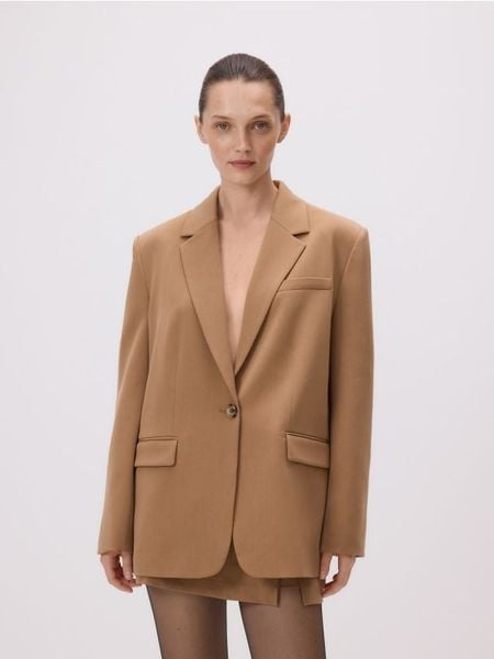 Jednorzędowa marynarka - beżowy. Brązowe marynarki i żakiety damskie Reserved, l, bez wzorów, z tkaniny. W wyprzedaży za 129.99 zł.