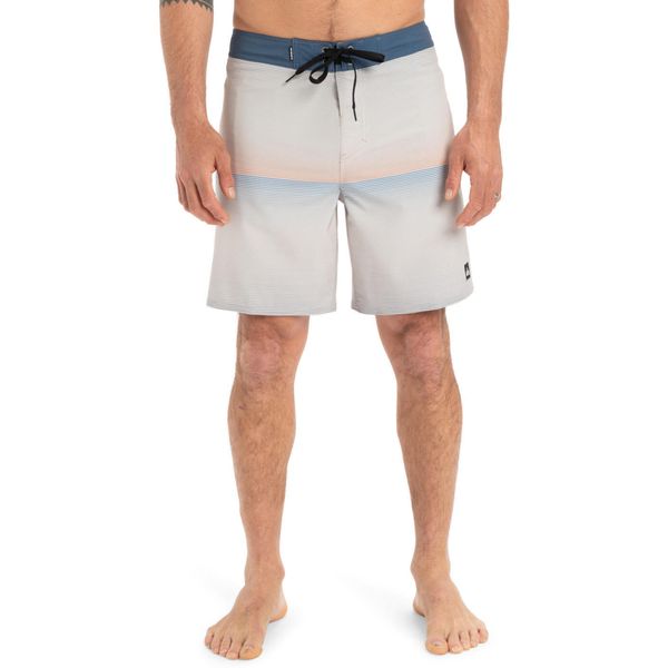 Spodenki boardshort dla Mężczyzn SURFSILK STRAIGHT LEG 18" Szary. Szare szorty męskie Quiksilver, z elastanu, bez kołnierzyka. Za 319.99 zł.