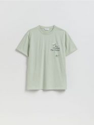 T-shirt comfort z nadrukiem na plecach - jasnozielony. Zielone t-shirty męskie Reserved, l, bez wzorów, z bawełny, bez kołnierzyka. Za 69.99 zł.