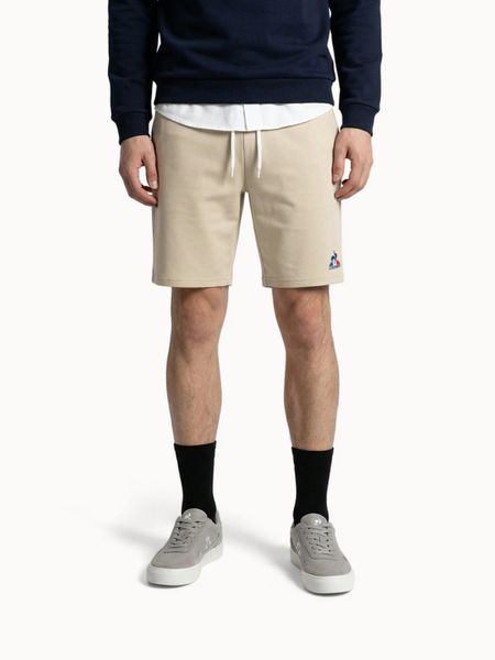 Shorty Essentiels - Decathlon - Beżowy, klasyczny krój. Brązowe szorty męskie Le Coq Sportif, z aplikacjami, z bawełny, eleganckie. Za 304.50 zł.