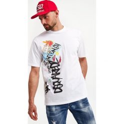 T-shirt DSQUARED2. T-shirty męskie Dsquared2, l, bez wzorów, bez kołnierzyka. W wyprzedaży za 755.30 zł.