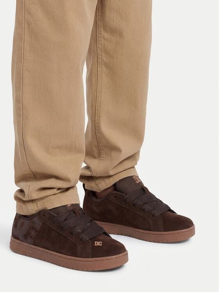 DC Shoes Sneakersy DC SHOES-CEOWB-V5-10117K-CH Brązowy. Brązowe buty sportowe chłopięce DC Shoes, bez wzorów, ze skóry, bez zapięcia. Za 179.99 zł.