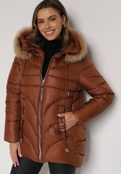 Brązowa Pikowana Kurtka o Trapezowym Kroju z Kapturem i Odpinanym Futerkiem Deolaine. Brązowe kurtki damskie Born2be, l, bez wzorów, z jeansu, z kapturem. Za 189.99 zł.