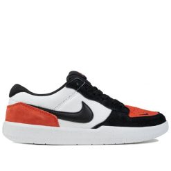 Buty męskie sneakersy sportowe Nike SB FORCE 58. Białe buty sportowe na co dzień męskie Nike, bez zapięcia. W wyprzedaży za 289.00 zł.