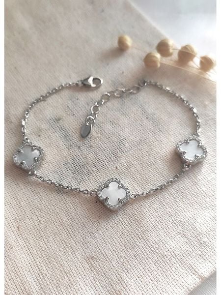 Miu Silver Srebrna bransoletka z masą perłową rozmiar: onesize. Białe bransoletki damskie Miu Silver, srebrne. Za 121.99 zł.