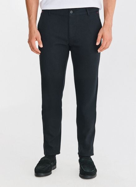 PAKO LORENTE - Granatowe spodnie męskie. Spodnie materiałowe męskie Pako Lorente, bez wzorów, z elastanu, casualowe. Za 249.99 zł.