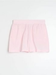 Luźne muślinowe szorty z kieszeniami - różowy. Czerwone szorty damskie Sinsay, bez wzorów. Za 29.99 zł.