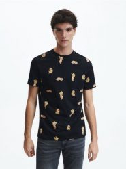 T-shirt regular z nadrukiem - czarny. Czarne t-shirty męskie Reserved, l, bez wzorów, z bawełny, bez kołnierzyka. W wyprzedaży za 39.99 zł.