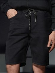 Szorty jeansowe jogger - czarny. Czarne szorty męskie Sinsay, z jeansu, bez kołnierzyka. W wyprzedaży za 55.99 zł.