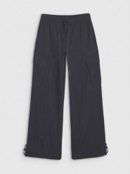 4F Spodnie casual oversize damskie - czarne M. Czarne spodnie dresowe damskie 4f, l, bez wzorów, z dresówki. W wyprzedaży za 99.99 zł.