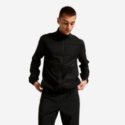 Bluza sportowa na zamek męska Domyos. Czarne bluzy sportowe męskie DOMYOS, bez wzorów, z materiału, sportowe, bez kołnierzyka, bez ramiączek. Za 69.99 zł.