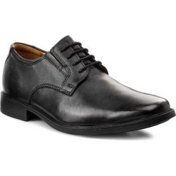 Półbuty CLARKS - Tilden Plain 261103507 Black Leather. Czarne buty wizytowe męskie Clarks, z materiału, bez zapięcia. W wyprzedaży za 199.00 zł.
