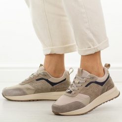 Beżowe be skórzane półbuty damskie Filippo Dp7729/26. Brązowe półbuty damskie Filippo, bez wzorów, z jeansu, klasyczne, z okrągłym noskiem, bez obcasa, na płaskiej podeszwie. Za 249.00 zł.