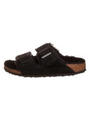 Birkenstock Skórzane klapki "Arizona" w kolorze czarnym rozmiar: 39. Czarne klapki damskie Birkenstock, bez wzorów, z wełny, bez obcasa. Za 372.43 zł.