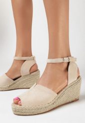 Beżowe Sandały Aetherin. Brązowe sandały damskie Born2be, bez wzorów, bez obcasa, na koturnie. Za 39.99 zł.
