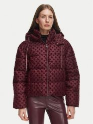 Guess Kurtka zimowa W6BL56 W4195 Bordowy Regular Fit. Czerwone kurtki damskie Guess, na zimę, l, z aplikacjami, z syntetyku, bez kaptura. Za 794.99 zł.
