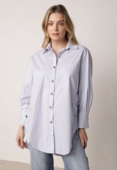 Niebieska Bawełniana Koszula Oversize z Biżuteryjnymi Guzikami Adrearina. Niebieskie koszule damskie Born2be, l, bez wzorów, z bawełny, casualowe, bez kołnierzyka, bez ramiączek. Za 169.99 zł.