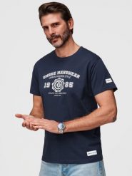 Bawełniany t-shirt męski z nadrukiem w stylu college – granatowy V3 - Rozmiar: L. Niebieskie t-shirty męskie Ombre Clothing, l, z aplikacjami, z bawełny, bez kołnierzyka. Za 119.99 zł.
