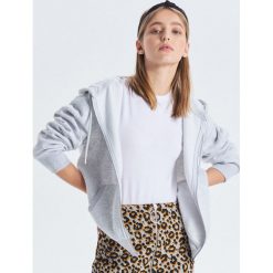 Rozpinana bluza z kapturem - Jasny szary. Szare bluzy z kapturem damskie Cropp, l. Za 129.99 zł.