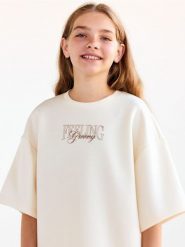T-shirt z haftem - kremowy. Białe koszulki dziewczęce Reserved, bez wzorów, z tkaniny, bez ramiączek. Za 45.99 zł.