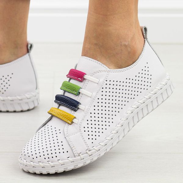 Białe skórzane ażurowe półbuty damskie T.Sokolski w26-03. Białe półbuty damskie Sokolski, w ażurowe wzory, z jeansu, biznesowe, z okrągłym noskiem, bez obcasa. Za 269.00 zł.